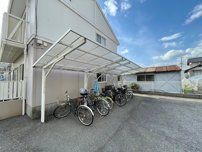 物件外観写真5　(駐輪場)