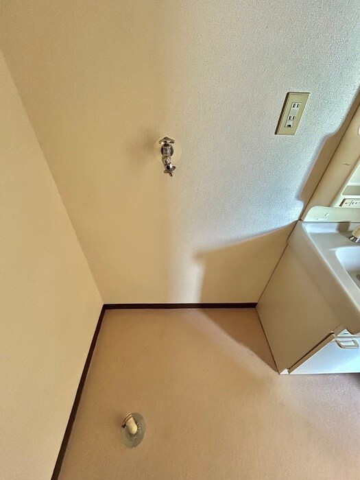 物件内観写真12　(洗濯機置場)