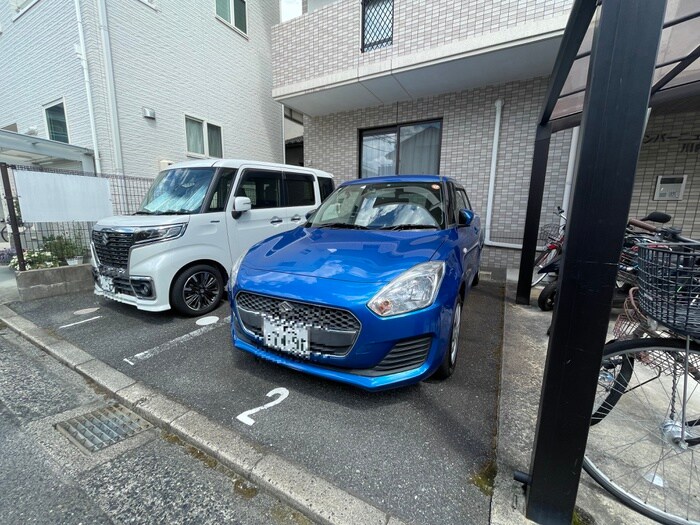 物件外観写真5　(駐車場)