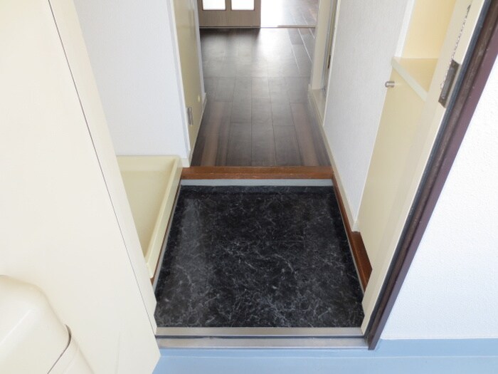 物件内観写真17　(玄関)