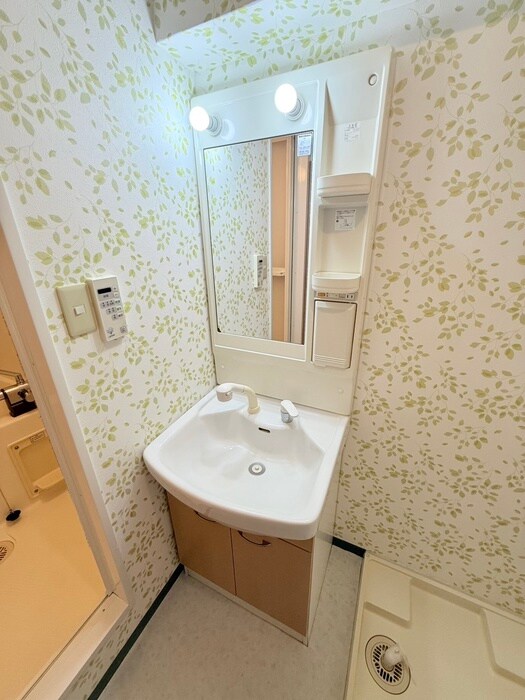 物件内観写真11　(洗面)