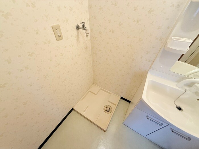 物件内観写真16　(洗濯機置場)