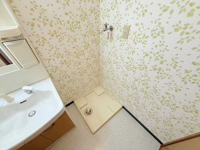 物件内観写真16　(洗濯機置場)