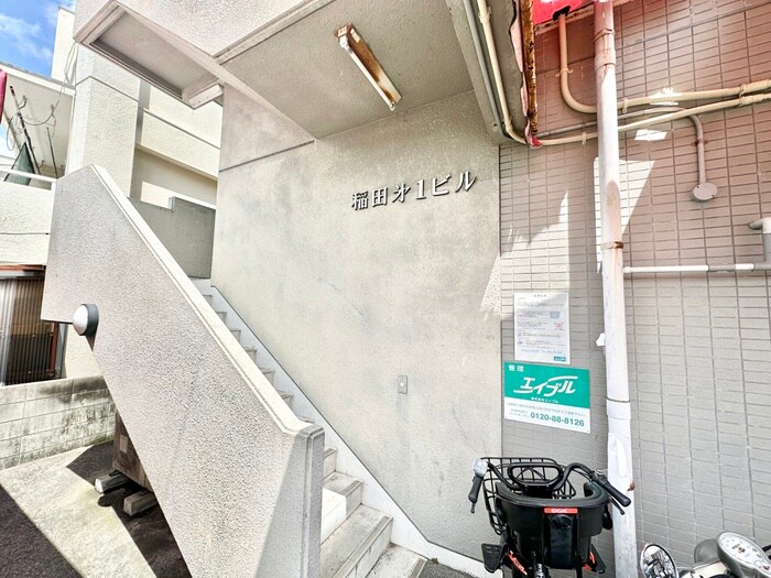 物件外観写真3　(エントランス部分)