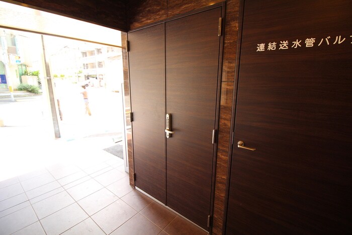 物件外観写真5　(エントランス部分)