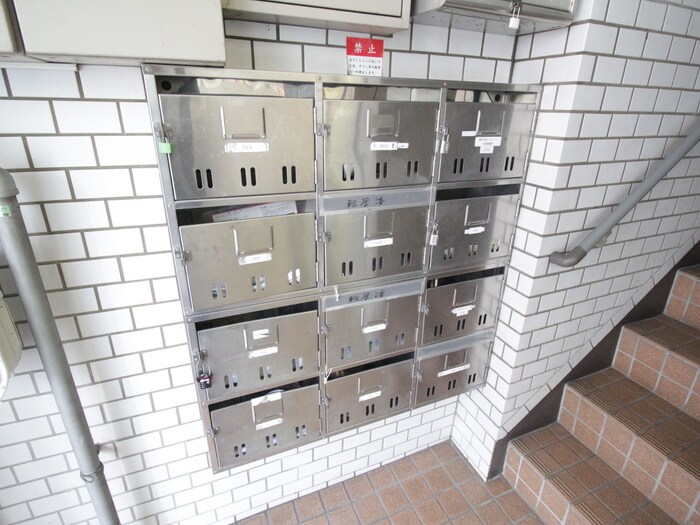 物件外観写真5　(エントランス部分)