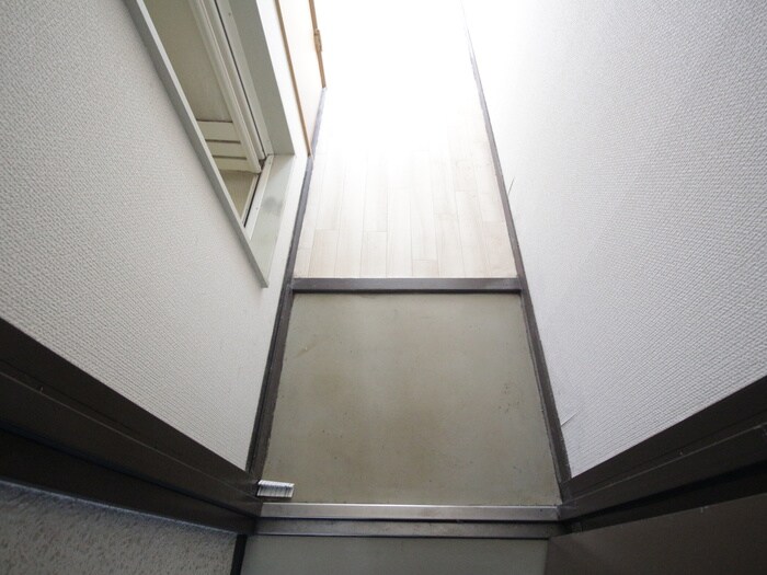 物件内観写真12　(玄関)