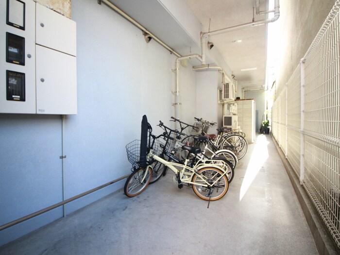 物件外観写真4　(駐輪場)
