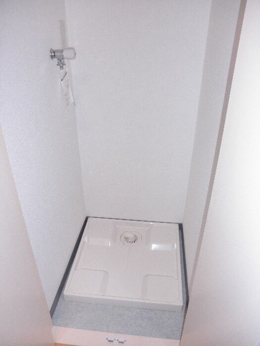 物件内観写真12　(洗濯機置場)