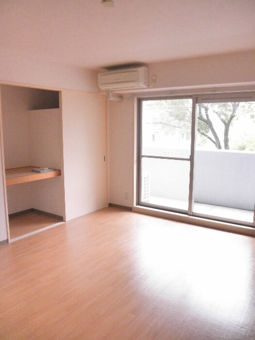 物件内観写真14　(室内からの展望)