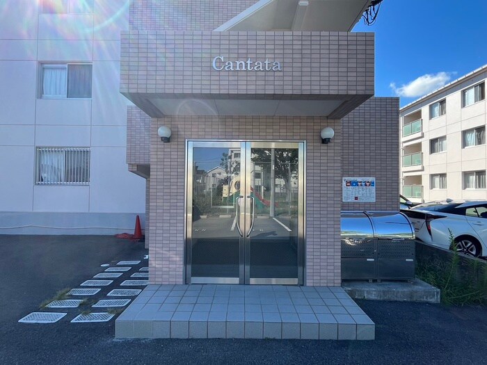 物件外観写真4　(エントランス部分)