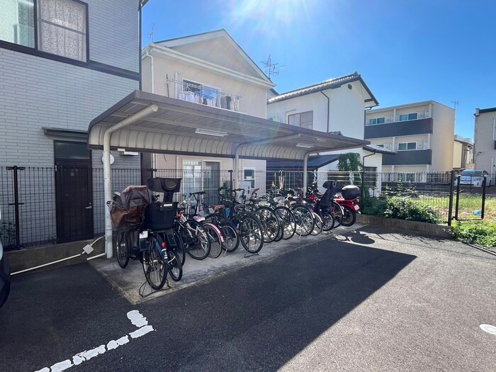 物件外観写真6　(駐輪場)