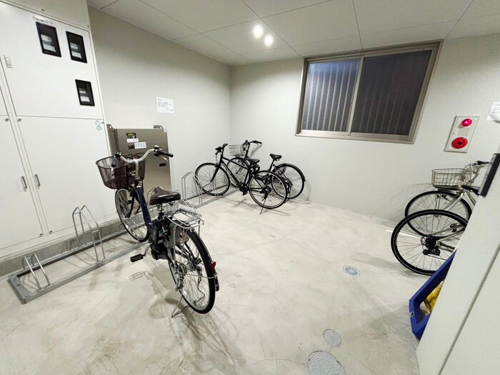 物件外観写真2　(駐輪場)