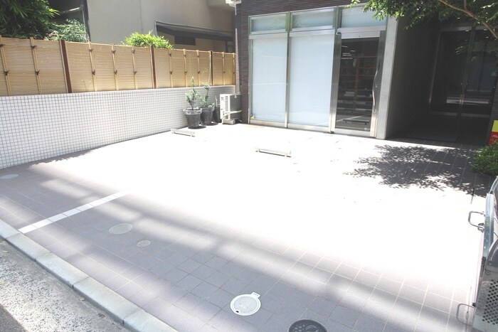 物件外観写真3　(駐車場)