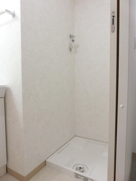 物件内観写真10　(洗濯機置場)