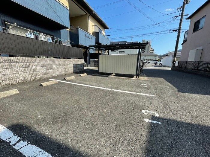 物件外観写真3　(駐車場)