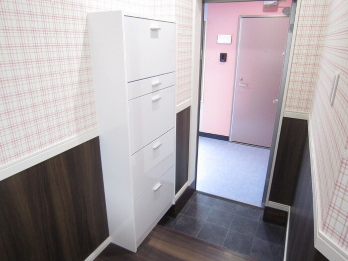 物件内観写真18　(玄関)