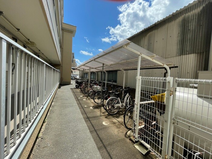 物件外観写真2　(駐輪場)