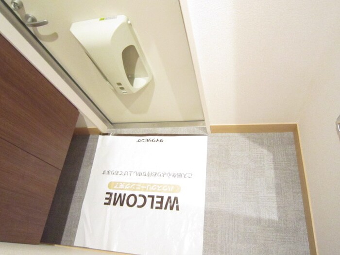 物件内観写真8　(玄関)