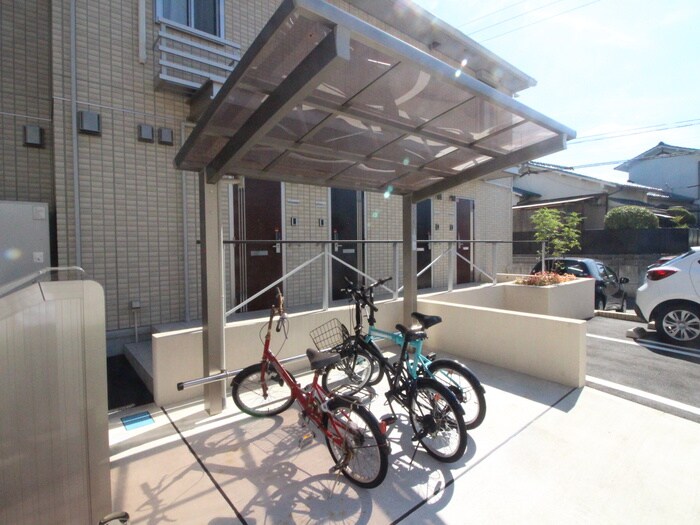 物件外観写真5　(駐輪場)