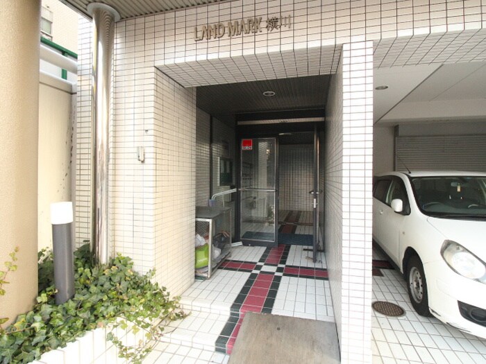 物件外観写真2　(エントランス部分)