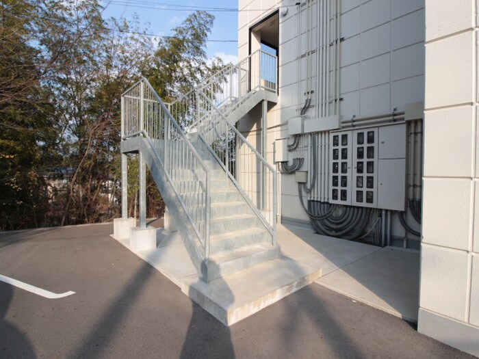 物件外観写真4　(エントランス部分)