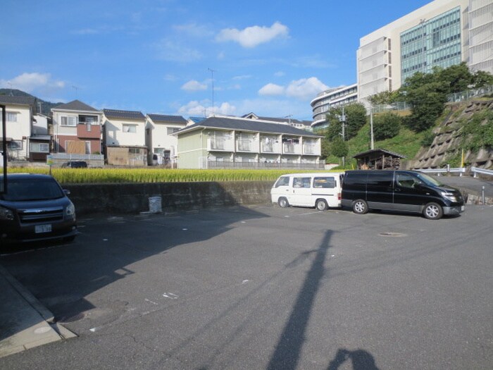 物件外観写真3　(駐車場)