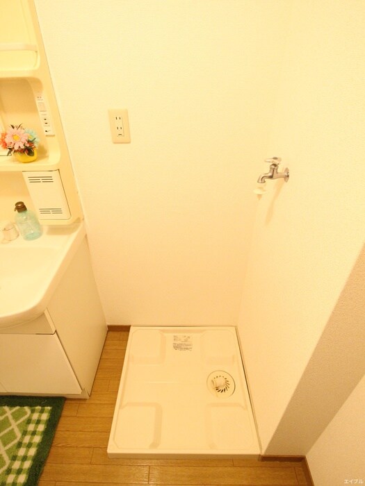 物件内観写真17　(洗濯機置場)