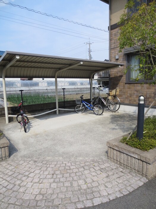 物件外観写真3　(駐輪場)