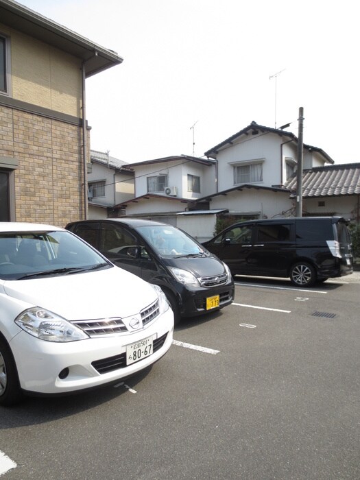 物件外観写真4　(駐車場)