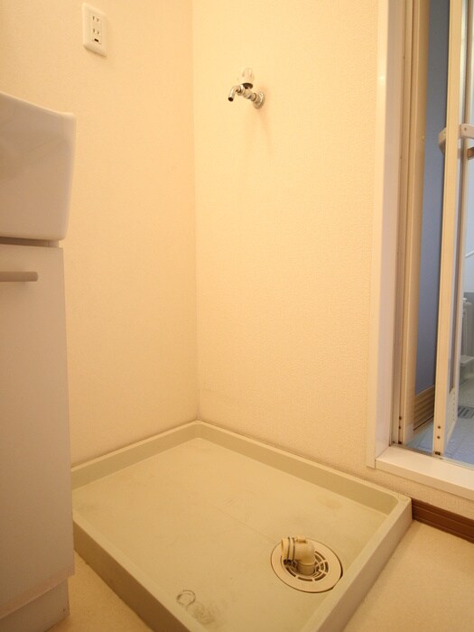 物件内観写真14　(洗濯機置場)