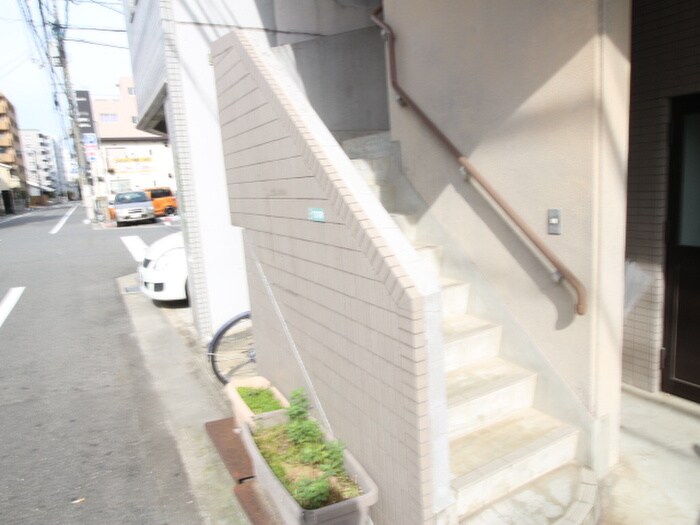 物件外観写真2　(エントランス部分)