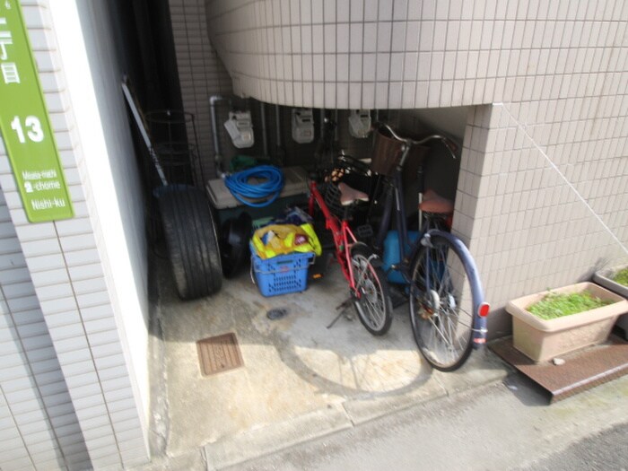 物件外観写真4　(駐輪場)