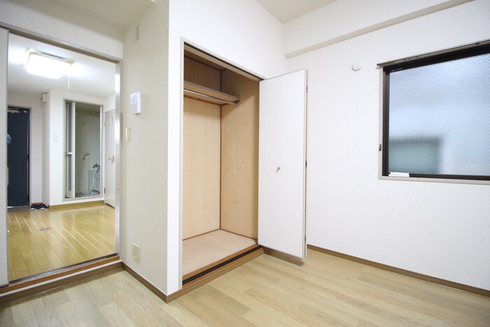 物件内観写真12　(収納)