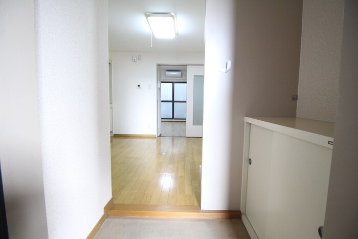 物件内観写真13　(玄関)