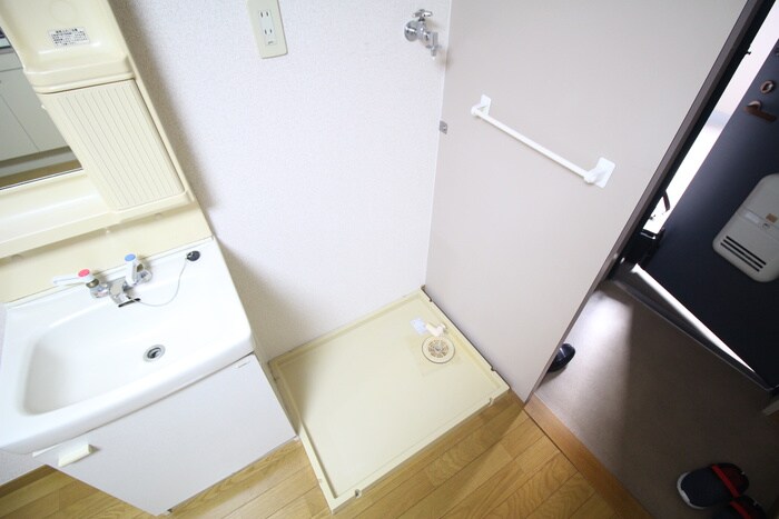 物件内観写真16　(洗濯機置場)