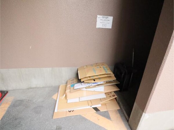 建物設備(古紙回収場所)
