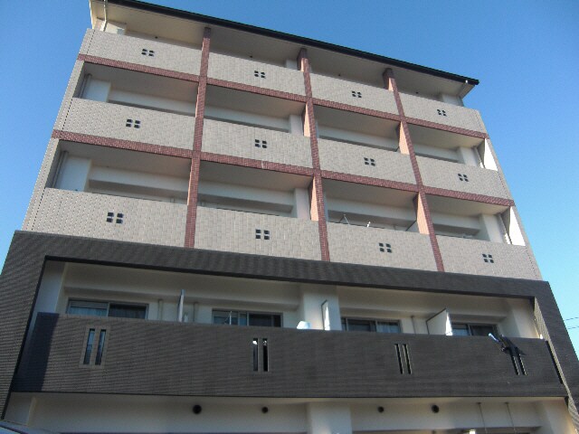 物件外観写真2　(外観　正面)