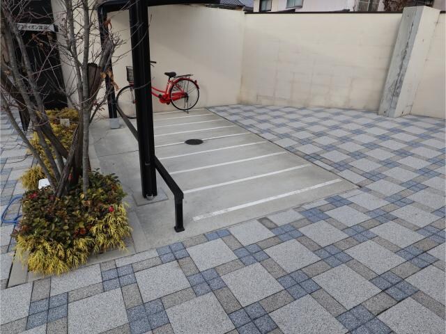 物件外観写真7　(駐輪場)