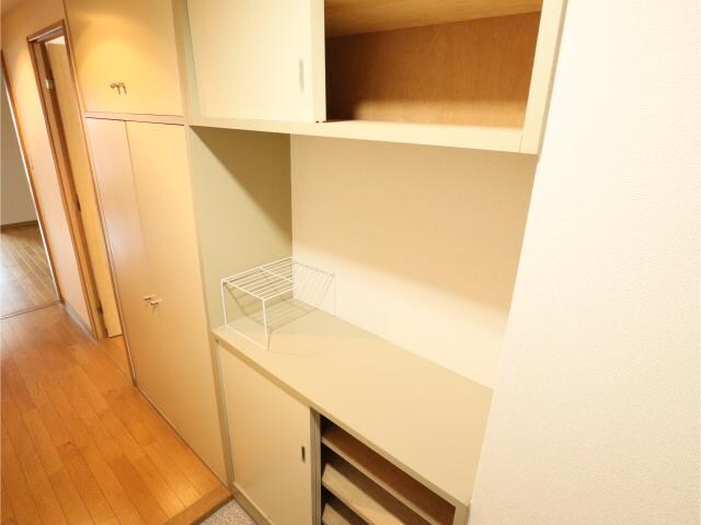 物件内観写真5　(玄関収納)