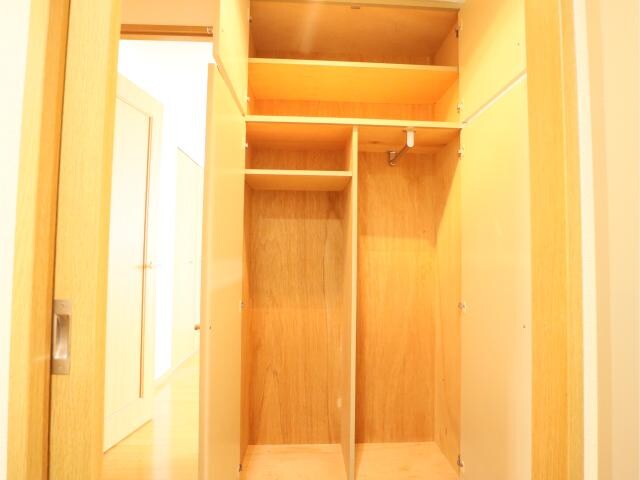 物件内観写真6　(玄関収納)