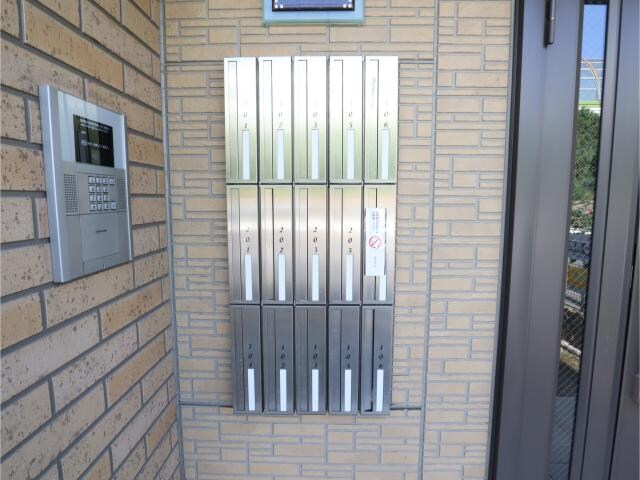 物件外観写真4　(集合郵便受け)
