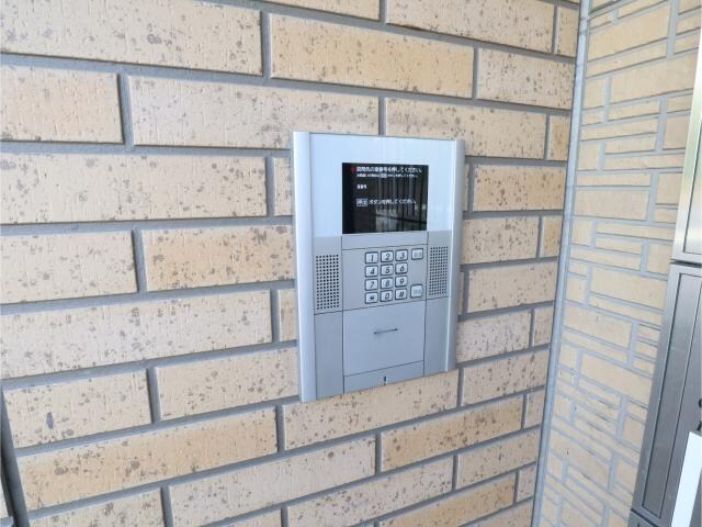 物件外観写真5　(オートロック付き)