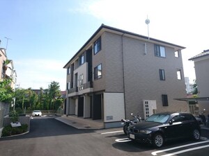 グランディール(深草大亀谷西寺町アパート）外観写真
