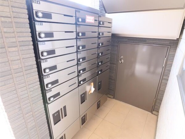 建物設備(集合郵便受＆宅配BOX)