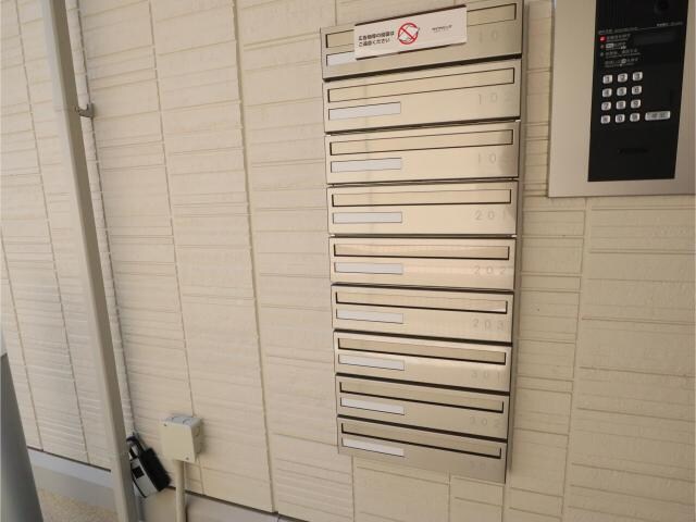 物件外観写真5　(集合郵便受け)