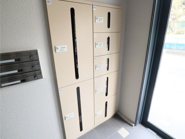 物件外観写真6　(宅配BOX)