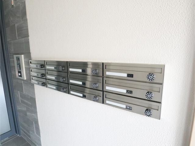 物件外観写真7　(集合郵便受け)