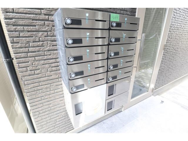 物件外観写真3　(集合郵便受け)