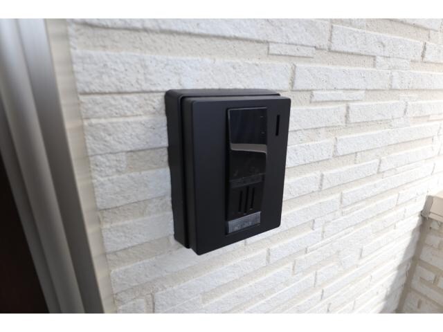 物件外観写真5　(カメラ付きインターホン)